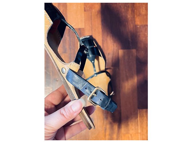Miu Miu Sandali Flat in Pelle Marrone Nero - vista 7
