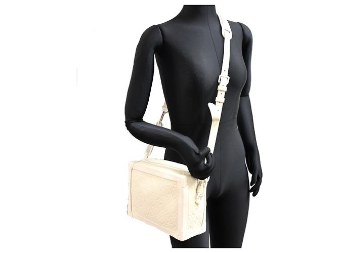 Borsa a tracolla Soft Trunk da donna Louis Vuitton Bianco - vista 9