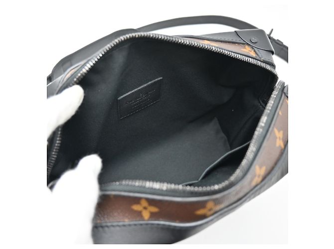 Borsa a tracolla Louis Vuitton Solar Ray Soft Trunk Marrone Nero - vista 6