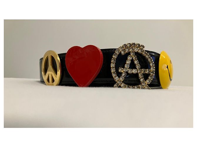 Cinto Moschino em couro envernizado com pingentes - vista 3