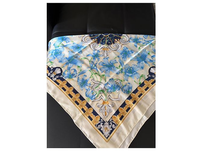 Carré Pierre Balmain stampa floreale blu Bianco Gold hardware - vista 2