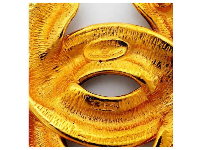 Timeless Spilla Matelassé placcata oro Chanel D'oro - vista 4