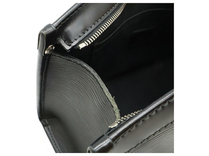 Borsa a tracolla Louis Vuitton Epi Madeleine PM Nero - vista 9