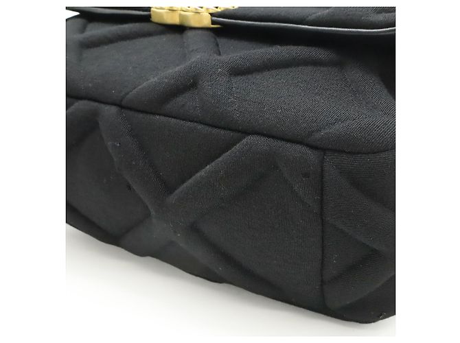 Borsa Chanel 19 Matelassé Coco Mark Chain Nero - vista 4