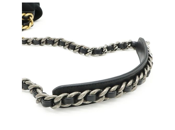 Borsa Chanel 19 Matelassé Coco Mark Chain Nero - vista 6