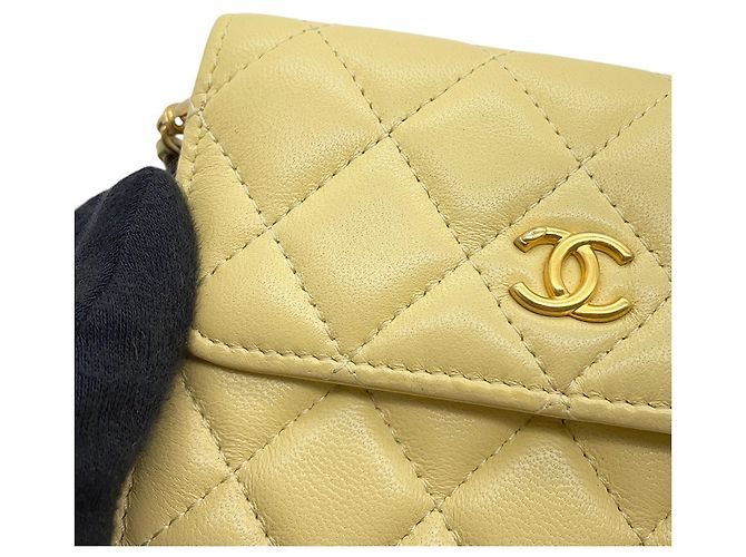 Borsa a tracolla Chanel Mini Matelassé Chain Giallo - vista 8