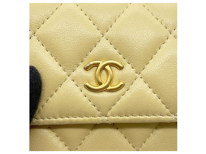 Borsa a tracolla Chanel Mini Matelassé Chain Giallo - vista 9
