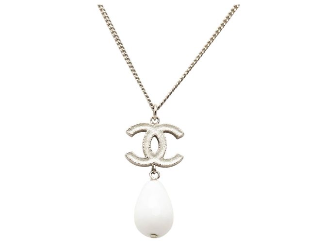 Chanel Silber CC Messing Kunstperlen-Anhänger-Halskette - Ansicht 2