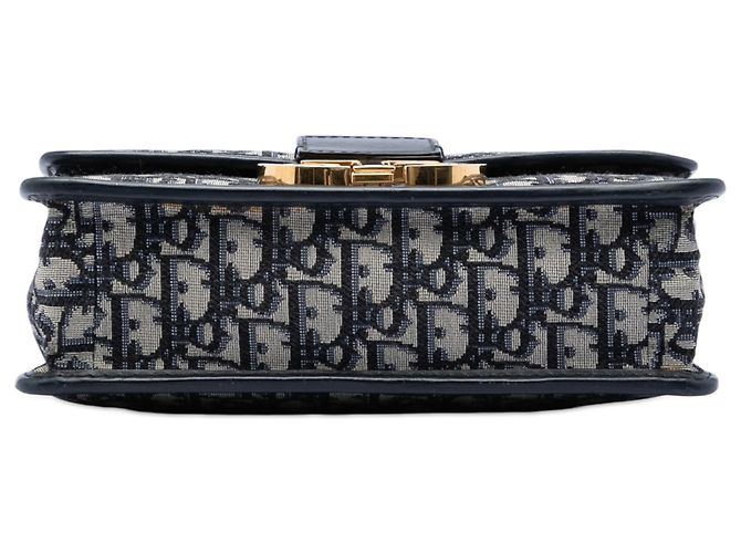 Bolsa 30 Montaigne Flap em lona Blue Oblique da Dior - vista 3