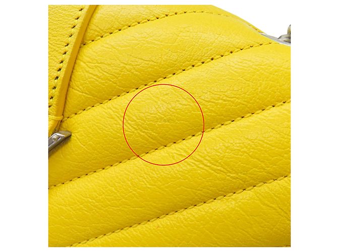 Borsa Classic Chain in pelle di vitello Baby Chevron Monogram giallo Saint Laurent - vista 11