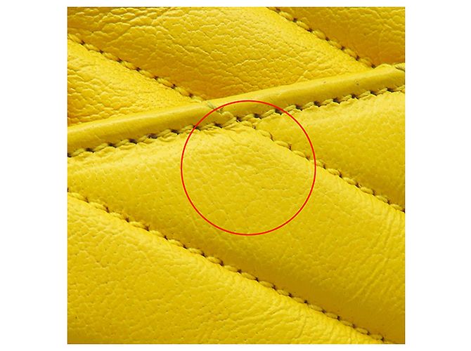 Borsa Classic Chain in pelle di vitello Baby Chevron Monogram giallo Saint Laurent - vista 12