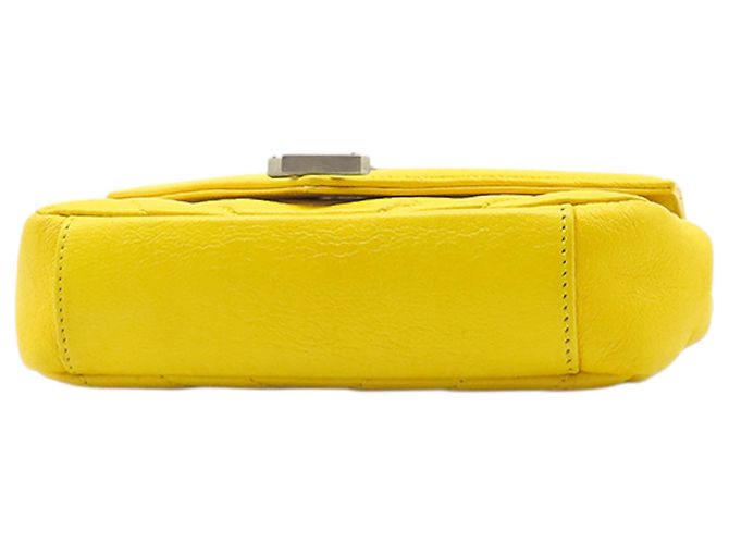 Borsa Classic Chain in pelle di vitello Baby Chevron Monogram giallo Saint Laurent - vista 3