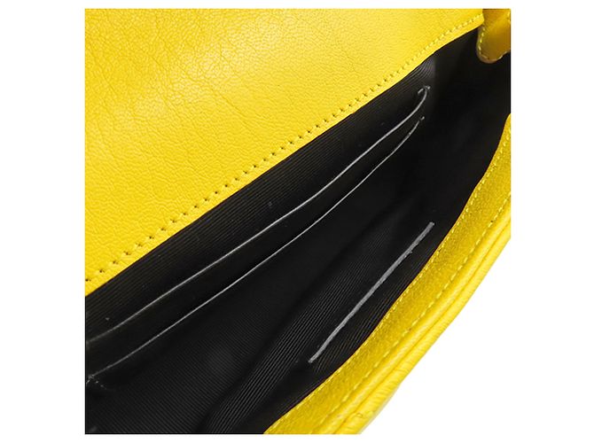 Borsa Classic Chain in pelle di vitello Baby Chevron Monogram giallo Saint Laurent - vista 4