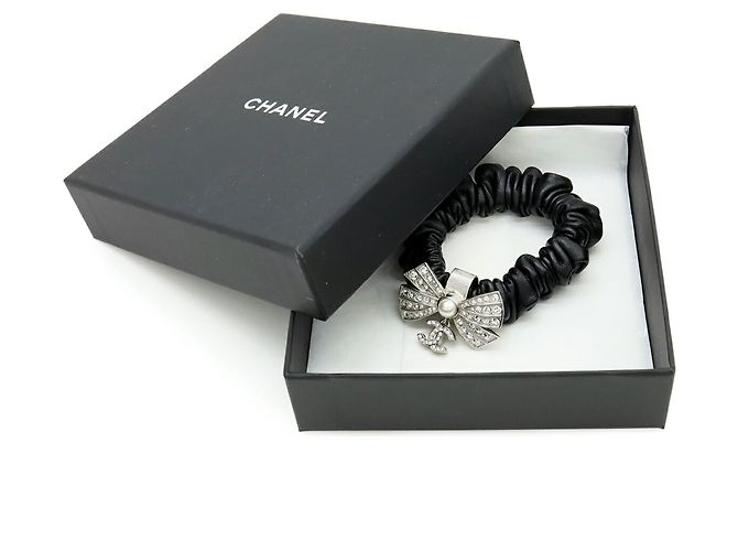 Scrunchie in pelle con nastro Coco Mark e strass CHANEL Nero Argento - vista 6
