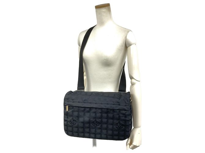 Nuova borsa a tracolla da viaggio Chanel Nero - vista 5