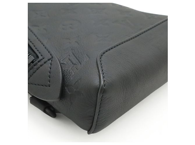 Borsa a tracolla Louis Vuitton Monogram Shadow Duo Sling Bag Nero - vista 4