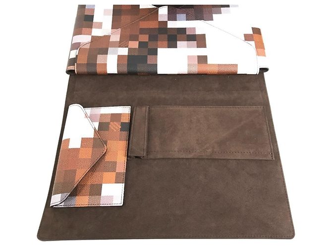 Clutch in pelle marrone Louis Vuitton - vista 11