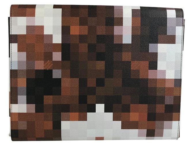 Clutch in pelle marrone Louis Vuitton - vista 15