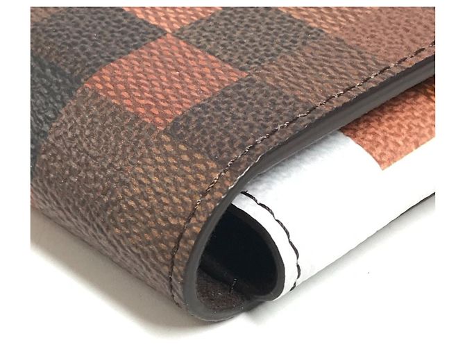Clutch in pelle marrone Louis Vuitton - vista 7