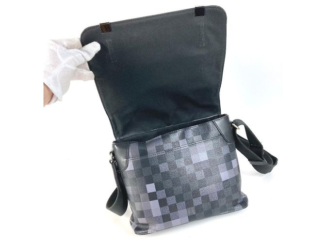 Borsa a Spalla Louis Vuitton N40072 Damier Graphite Pixel District PM Nero - vista 11