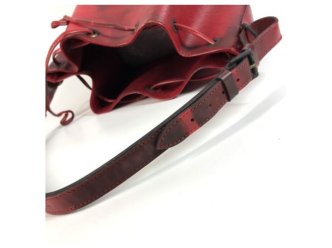 Noe Borsa a Spalla Louis Vuitton Epi Petit Noé Rosso - vista 11