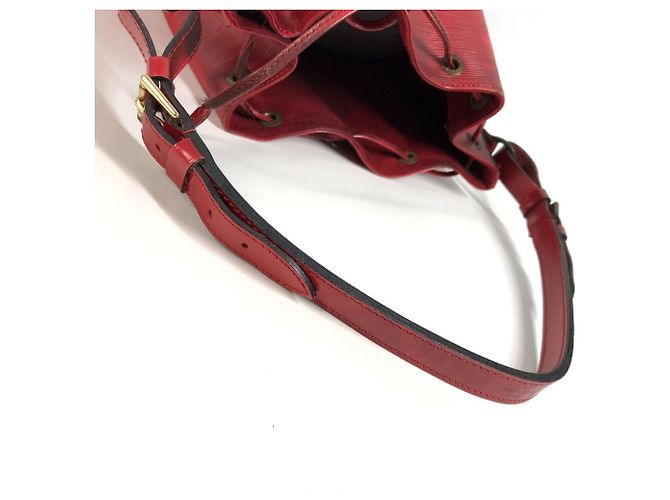 Noe Borsa a Spalla Louis Vuitton Epi Petit Noé Rosso - vista 12