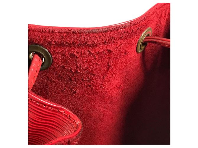 Noe Borsa a Spalla Louis Vuitton Epi Petit Noé Rosso - vista 17