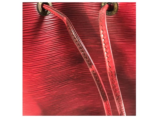 Noe Borsa a Spalla Louis Vuitton Epi Petit Noé Rosso - vista 18