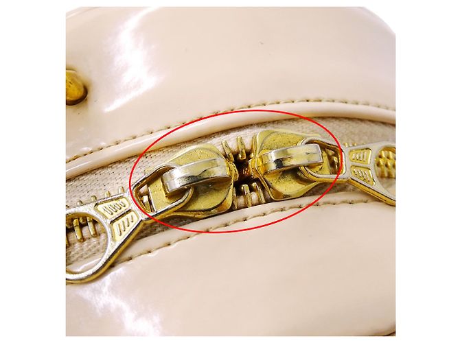 Borsa Vanity Chanel Matelassé Enamel Heart Beige - vista 13