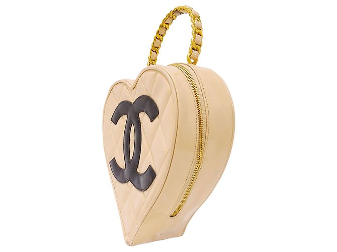 Borsa Vanity Chanel Matelassé Enamel Heart Beige - vista 4