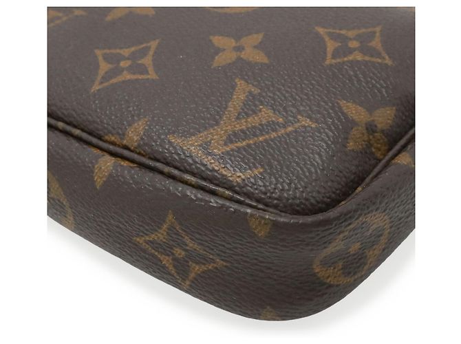 Bolsa Louis Vuitton Monogram Pochette Accessoires Marrom - vista 4