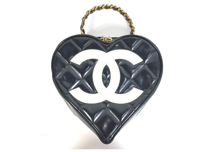 Vanity Beauty Case Chanel Vintage Heart CC Coco Mark Matelassé Quilted Chain Logo Nero Bianco - vista 2