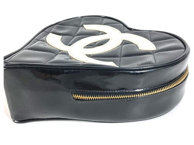 Vanity Beauty Case Chanel Vintage Heart CC Coco Mark Matelassé Quilted Chain Logo Nero Bianco - vista 3