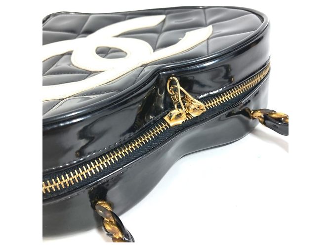 Vanity Beauty Case Chanel Vintage Heart CC Coco Mark Matelassé Quilted Chain Logo Nero Bianco - vista 4