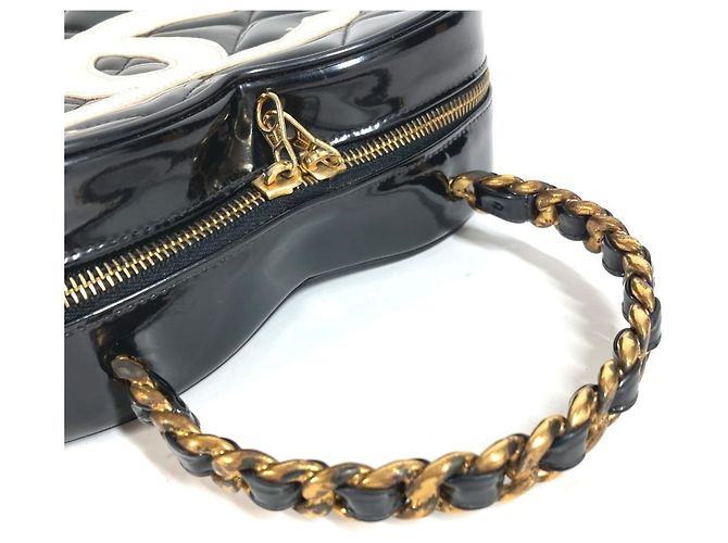Vanity Beauty Case Chanel Vintage Heart CC Coco Mark Matelassé Quilted Chain Logo Nero Bianco - vista 5