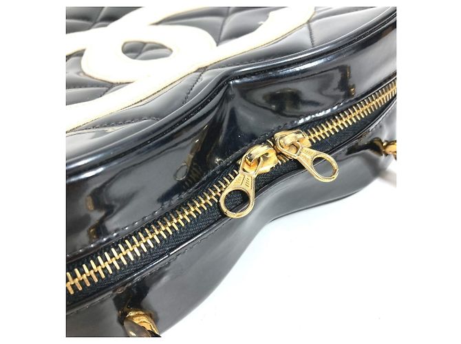 Vanity Beauty Case Chanel Vintage Heart CC Coco Mark Matelassé Quilted Chain Logo Nero Bianco - vista 6