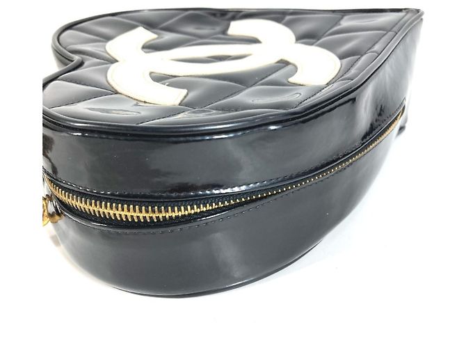 Vanity Beauty Case Chanel Vintage Heart CC Coco Mark Matelassé Quilted Chain Logo Nero Bianco - vista 7