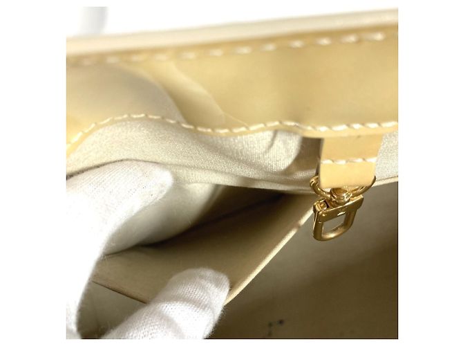 Borsa Louis Vuitton Monogram Vernis Wilshire MM Beige - vista 13