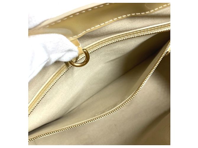 Borsa Louis Vuitton Monogram Vernis Wilshire MM Beige - vista 14