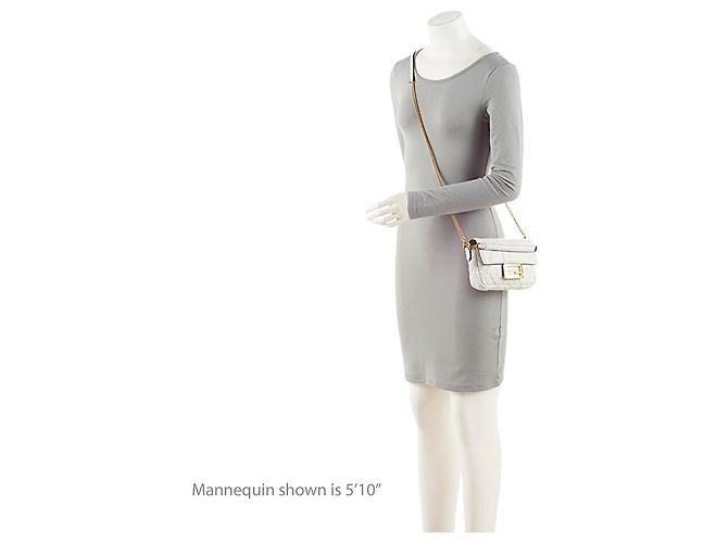 Mini bolsa de ombro Baguette 1974 em couro com relevo FF Fendi Branco - vista 5