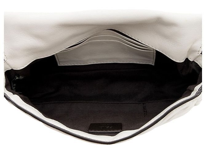 Mini bolsa de ombro Baguette 1974 em couro com relevo FF Fendi Branco - vista 7