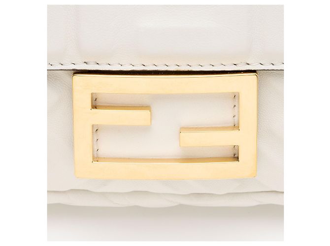 Mini bolsa de ombro Baguette 1974 em couro com relevo FF Fendi Branco - vista 9