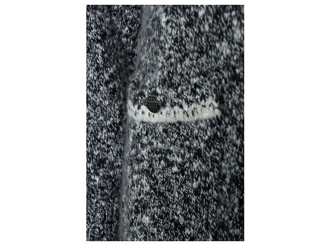 Chanel, Cardigan aus Kaschmir in Grau - Ansicht 6