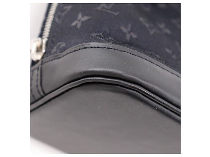 Borsa a mano Louis Vuitton Little Alma Monogram Nero - vista 7