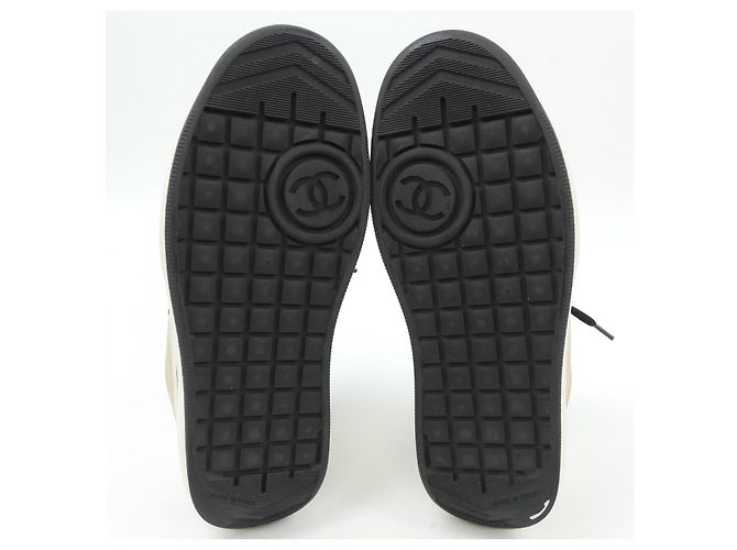 Timeless Chanel Sneaker aus Lammfell Beige - Ansicht 4