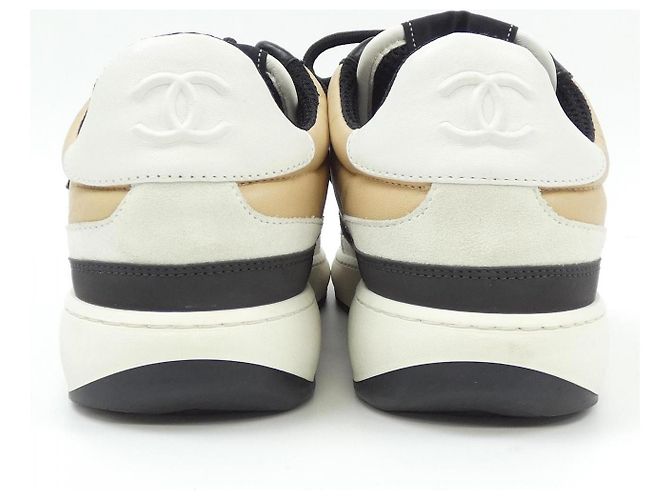 Timeless Chanel Sneaker aus Lammfell Beige - Ansicht 5