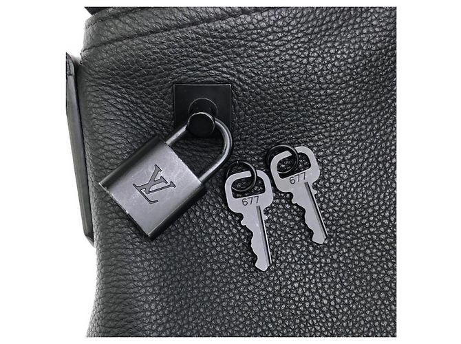 Borsa Louis Vuitton LV Aerogram Lockit Nero - vista 4