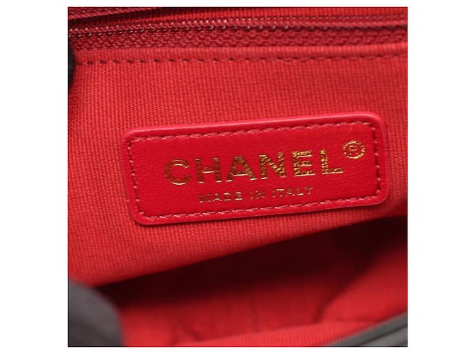 Borsa a tracolla Chanel in pelle matelassé nera Nero - vista 4