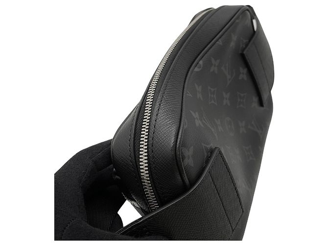 Louis Vuitton Monogram Eclipse Taiga Bumbag Nero Monogramma - vista 12