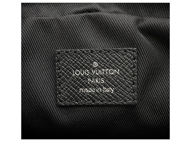 Louis Vuitton Monogram Eclipse Taiga Bumbag Nero Monogramma - vista 13